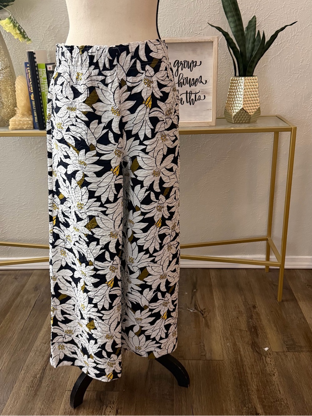 Adrianna Papell Floral 2-Piece Crinkle Set - Picture 9 of 9